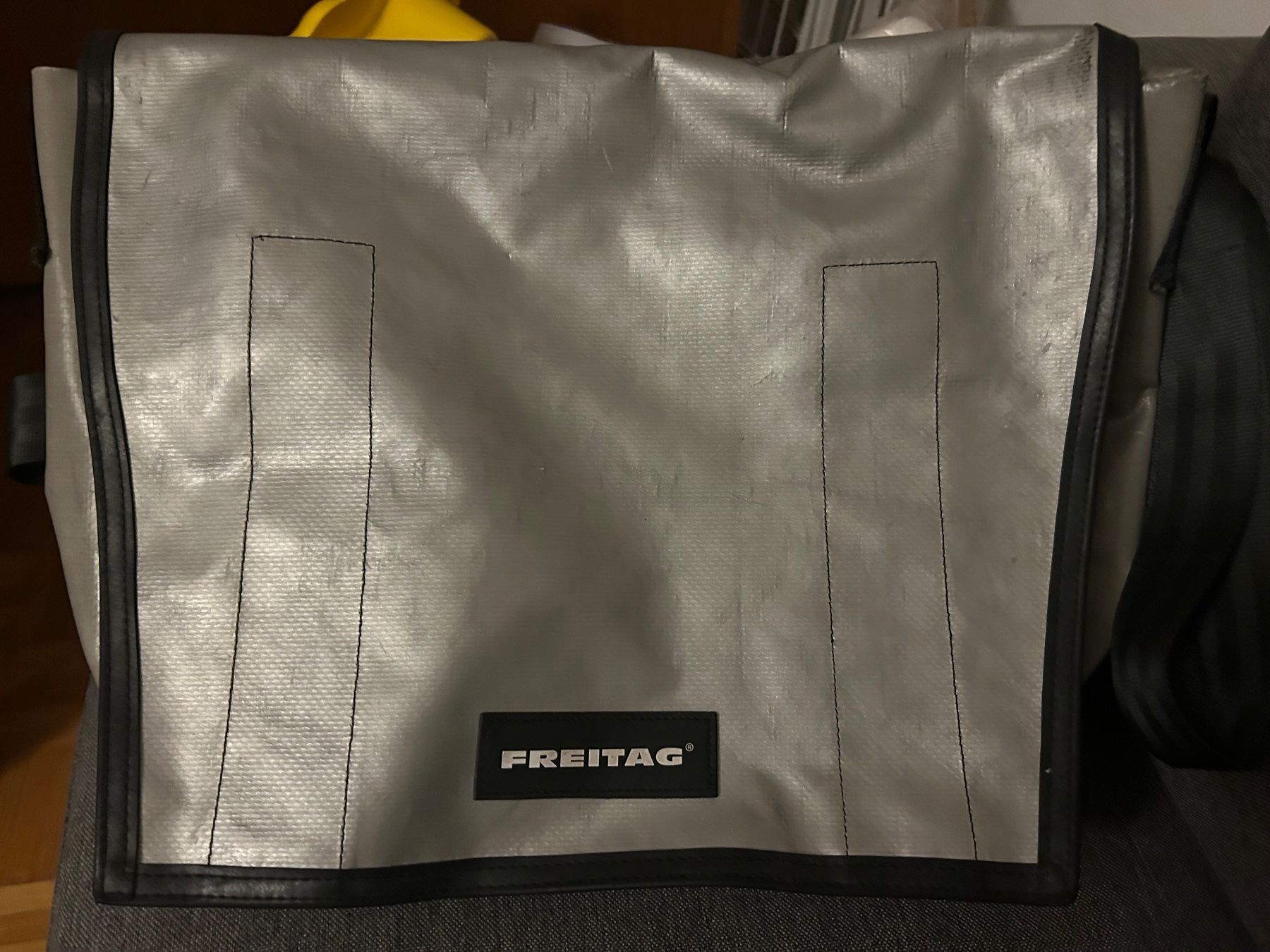 Freitag Borse: FREITAG Umhängetasche Silber Blau gross – Usato da Chur venduto da mar_tn8g