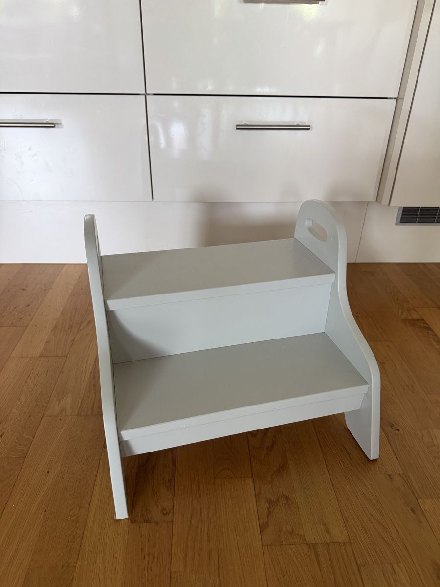 Autres décorations & accessoires: Kindsgut Trittstufe hellgrau – D'occasion à Urdorf par CelineMu
