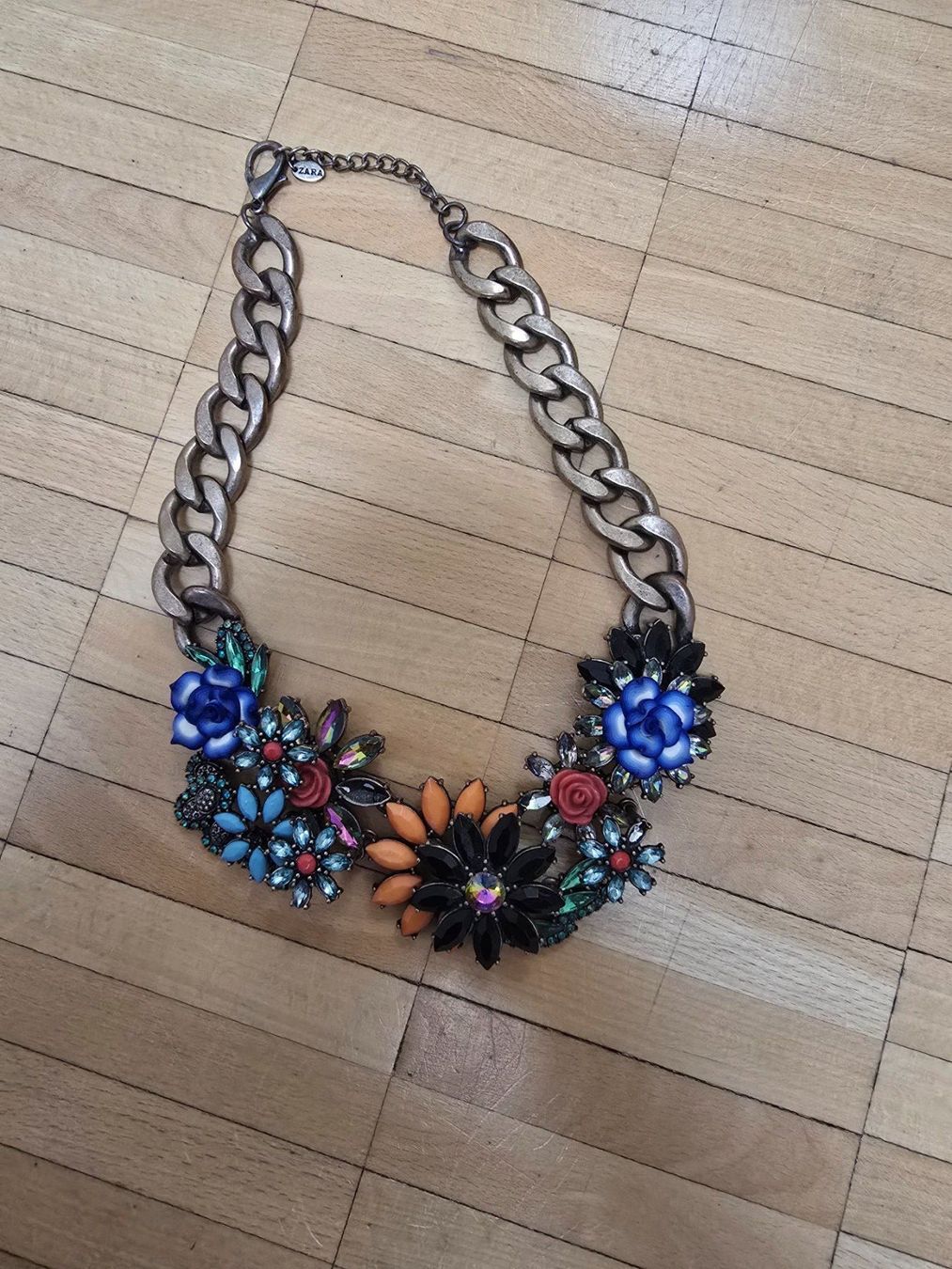 Zara Catenine: ZARA floral statement necklace – Usato da Wettingen venduto da Oanat