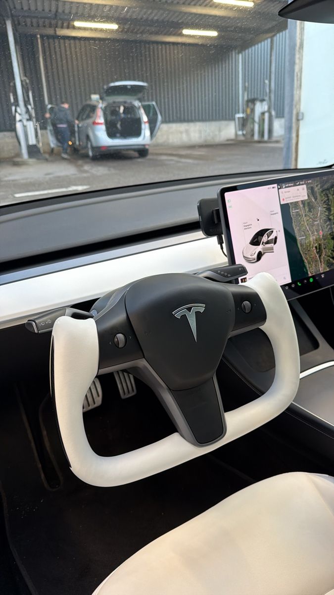 Tesla Tutti pezzi di ricambio auto: Tesla Model 3 Yoke Lenkrad – Nuovo (secondo la descrizione) da Zürich venduto da joel.m4.f83 2