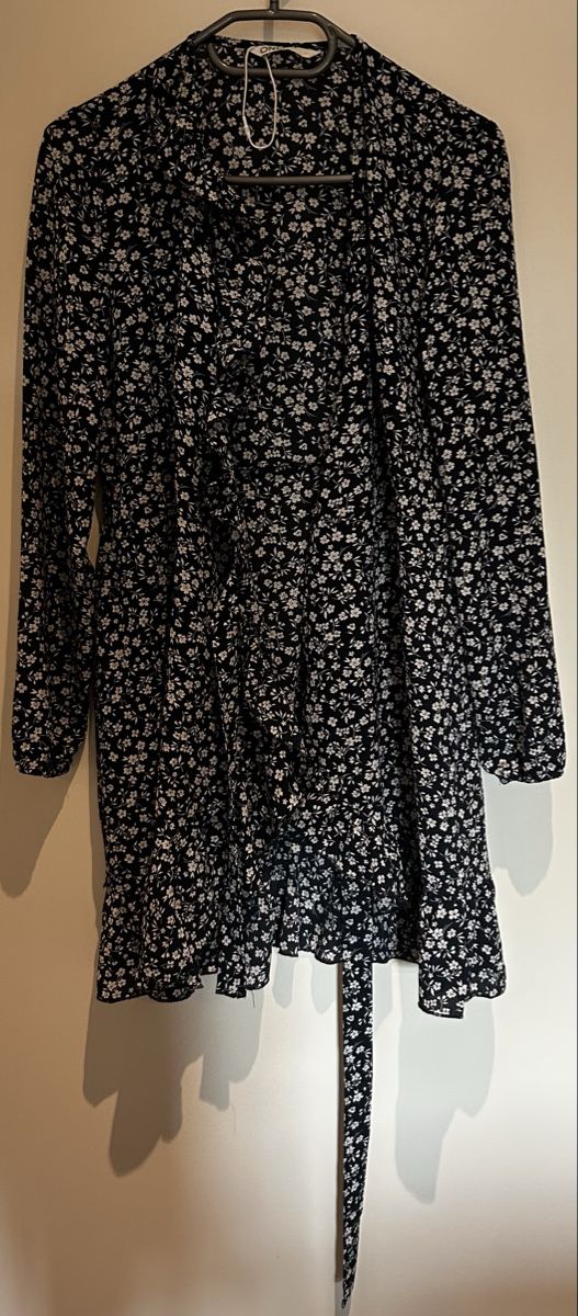 Only Vestiti: ONLY Freizeitkleid – Dunkelblau mit Blumenmuster – Usato da Basel venduto da Christopher123 1