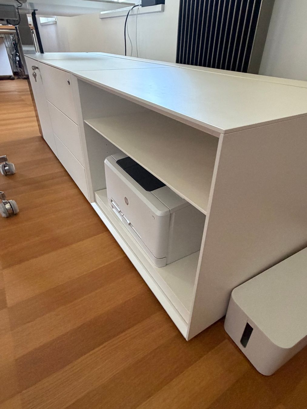 Knoll Bureaux: Exec-V Desk von WALTER KNOLL _ Original – D'occasion à Horgen par hol_l5zv 4