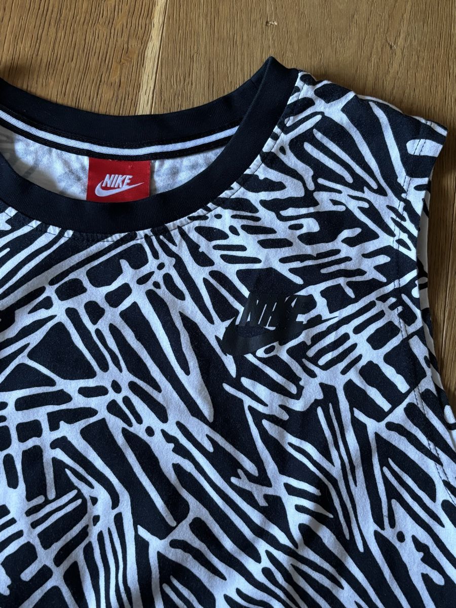 Nike T-Shirts: Nike Shirt ärmellos – Gebraucht aus Würenlos von Ashley24 1