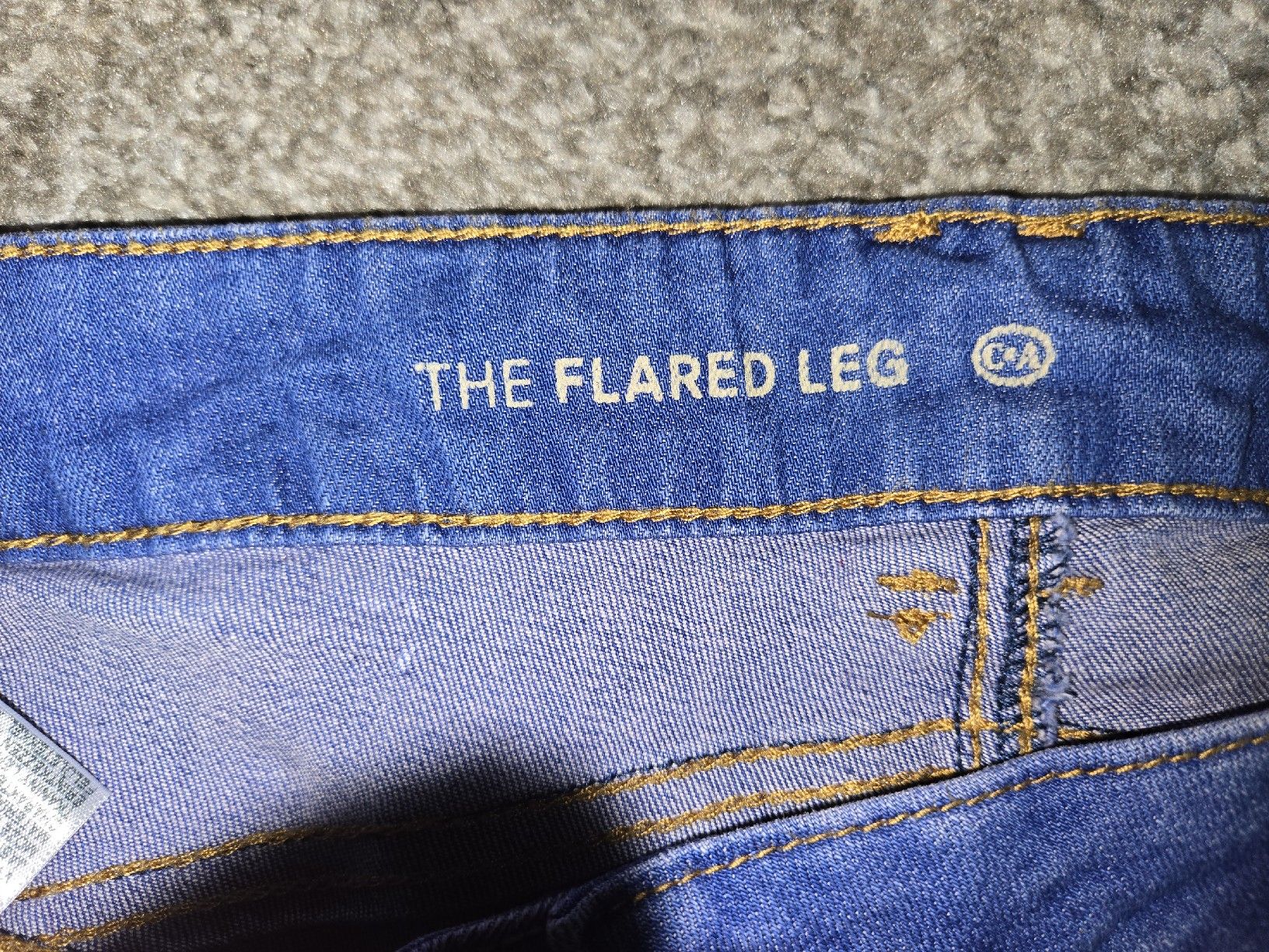 C&A Jeans: Jeans Neuf The Flared Leg de chez C&A – Nuovo (secondo la descrizione) da Sion venduto da Oonathoo 1