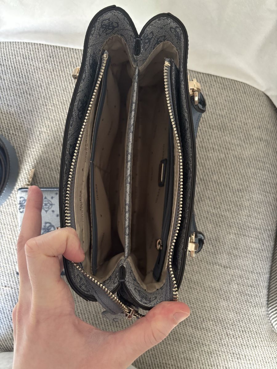 Guess Borse da donna: Guess Blue Patterned cross body handbag and purse – Usato da Zürich venduto da fra_f66n 4