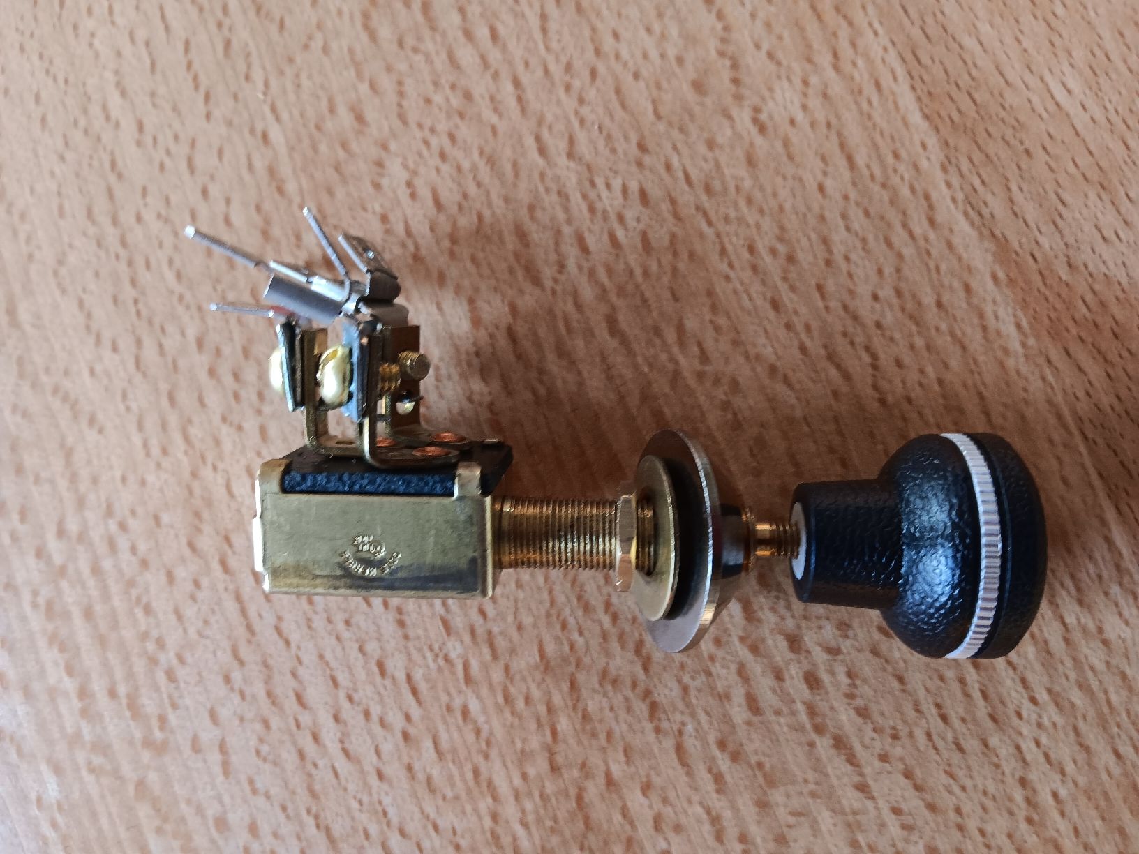 Jeep Tutti pezzi di ricambio auto: Warnblinkerschalter für Jeep  – Nuovo (secondo la descrizione) da Turbenthal venduto da Gmc6 2