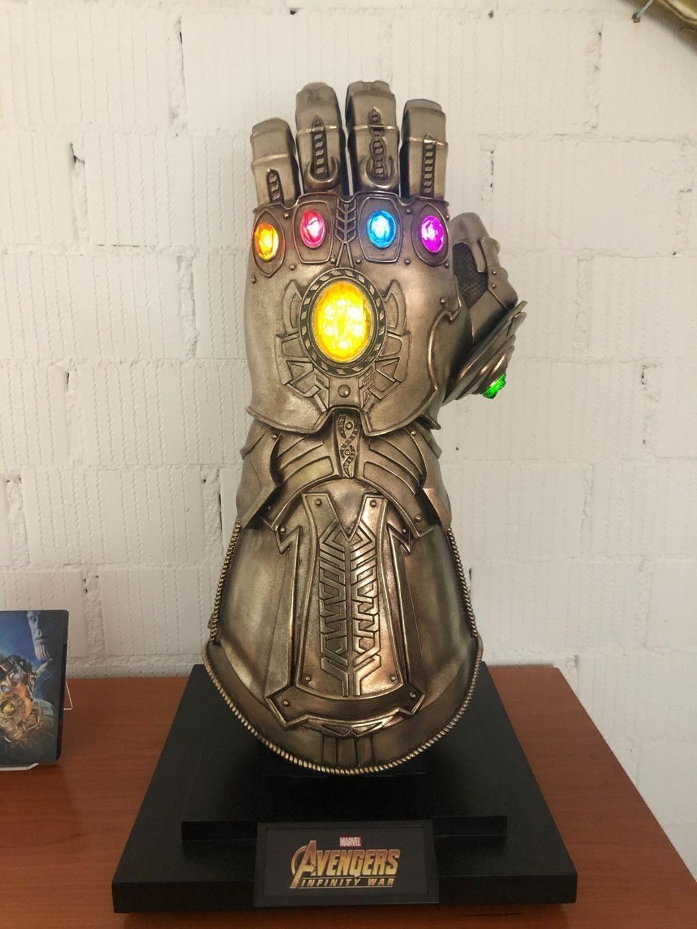 Sideshow Infinity Gauntlet Prop Replica by Hot Toys (Neu (gemäss ...