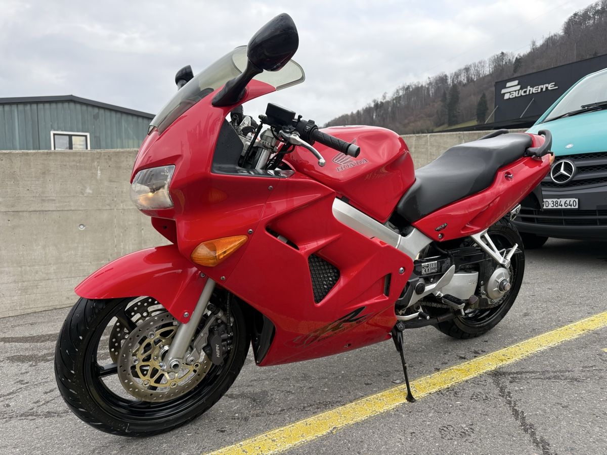 Honda Strasse: HONDA VFR 800 FI - 34 Kw – Gebraucht aus Vucherens von Chexbres69
