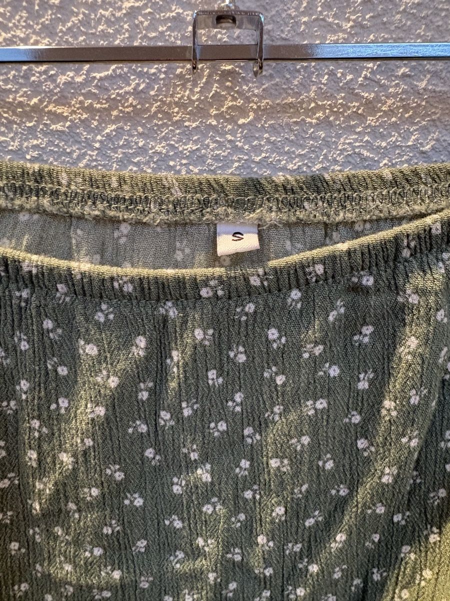 Brandy Melville Gonne: Sommer Rock grün Blumenmuster Gr. S – Usato da Gipf-Oberfrick venduto da sin_x2lt 2