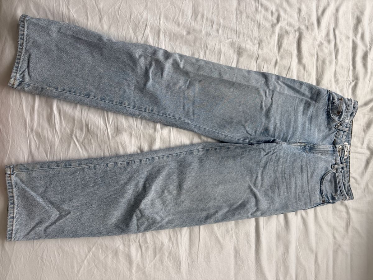 Pull&Bear Jeans: Pull&Bear Jeans, hellblau, Gr. 34, neuwertig, Top Zustand – Usato da Bolligen venduto da monopoly15