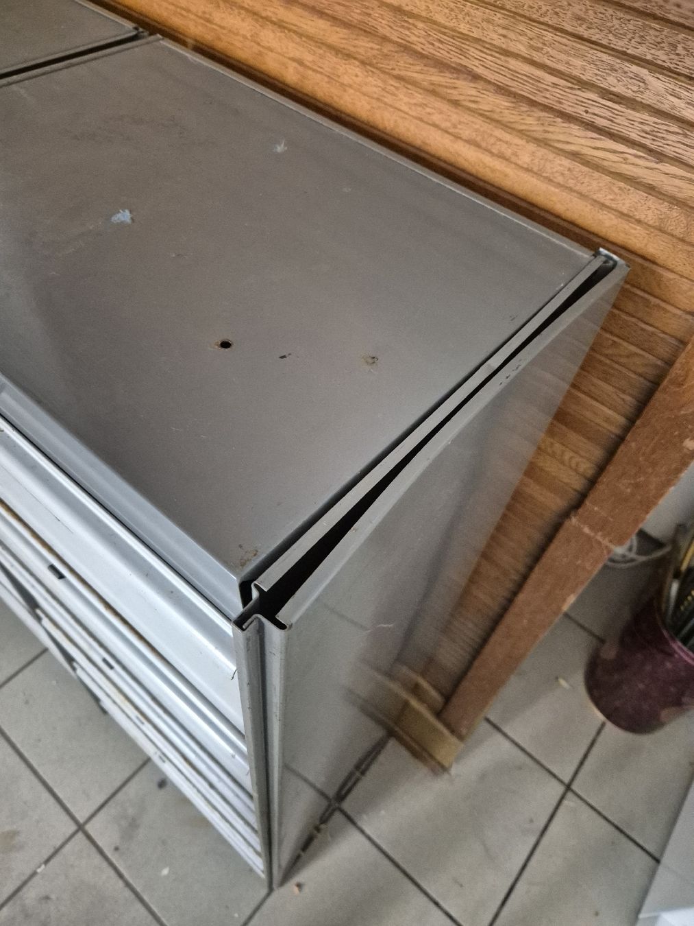 Armadi: Metall Aktenschrank mit Klappen – Usato da Basel venduto da Gaianed 2
