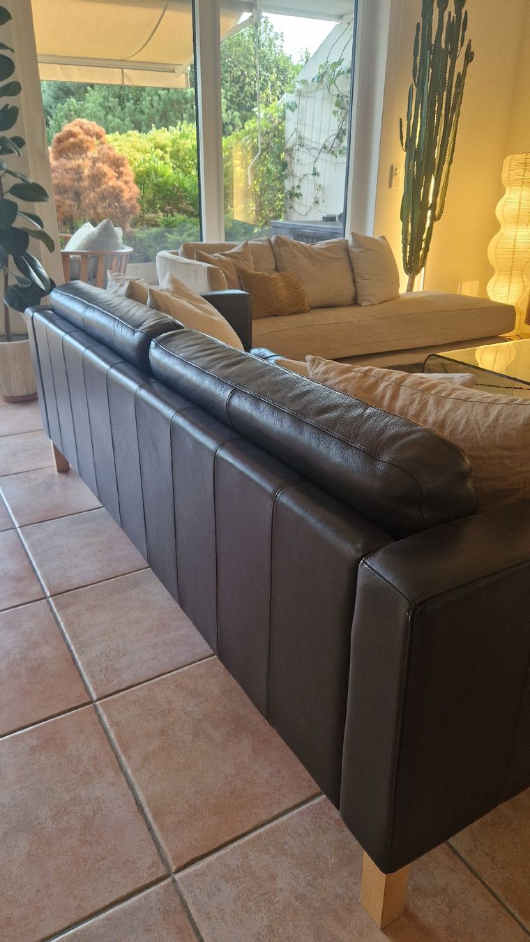 Ikea Divani: genuine leather sofa ikea – Usato da St-Sulpice VD venduto da kvm_bfs8 2