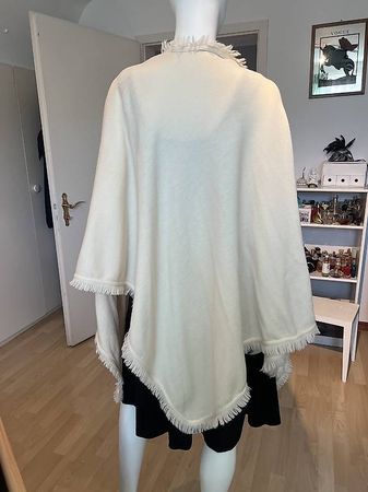 ESCADA Cape / Poncho aus 100 % Schurwolle  Creme