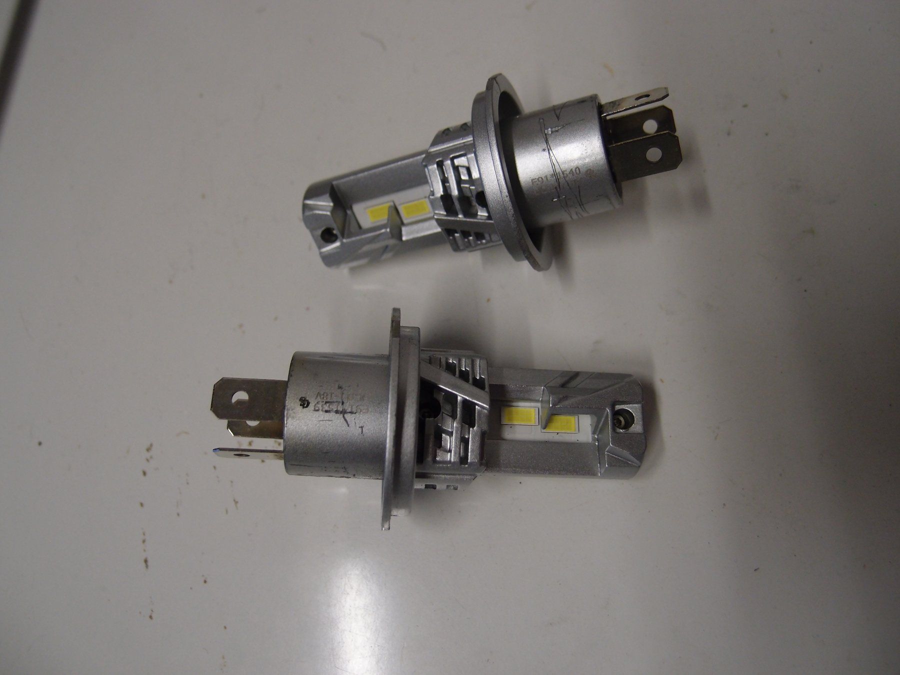 Tutti pezzi di ricambio auto: 2x Kfz LED H4-Birnen – Usato da Wabern venduto da fsba