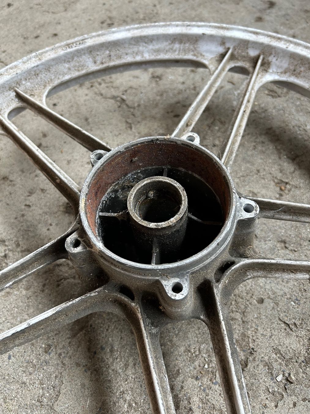 Puch Mofa-Ersatzteile: Mofa Gussfelgen Hinterrad 17 Zoll – Gebraucht aus Fahrni b. Thun von berger_tuning34 4