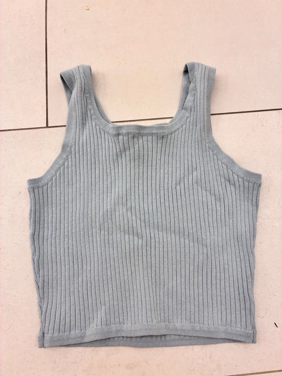 Lotti & Set di vestiti: Paquet de 5 Habits= 2 bas; 1 haut sans manche; 2 pull  – Usato da Fribourg venduto da Veronique22 4
