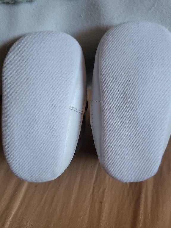Chaussures garçon: Neue Babyschühchen – D'occasion à Reigoldswil par Gigelino 1