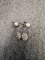 Ohrringe mit Perlen und Strass
