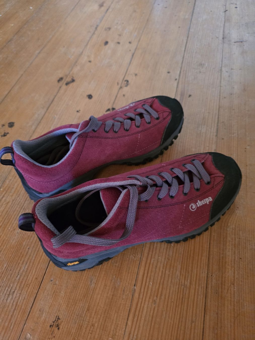 Sherpa Chaussures femmes: Wanderschuhe Sherpa Gr.37 – D'occasion à Jegenstorf par sablini19