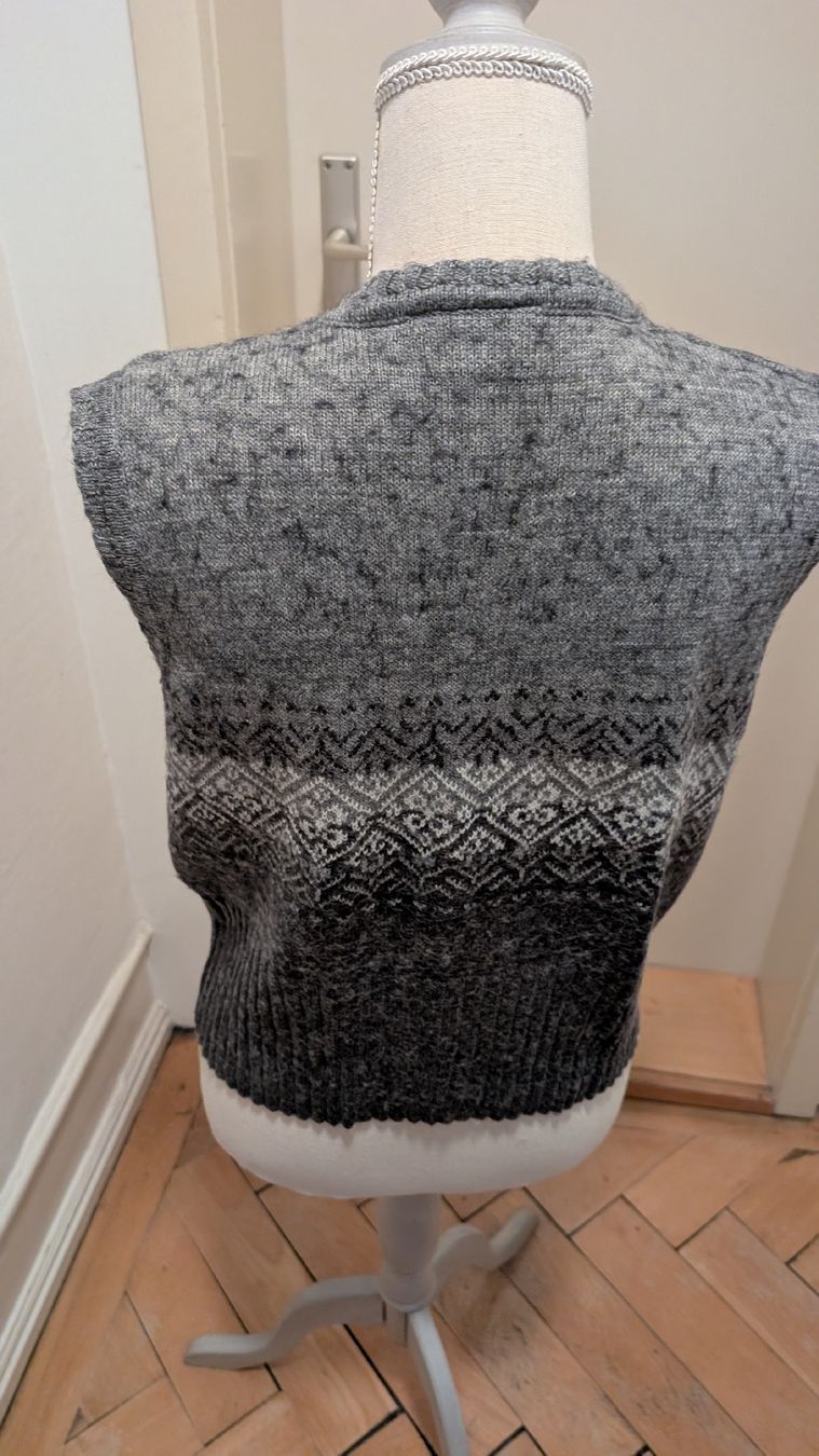 Tops: Strickweste GREENVILLAGE Grau Muster  – Gebraucht aus Rorschach von Obi-Wan85 2