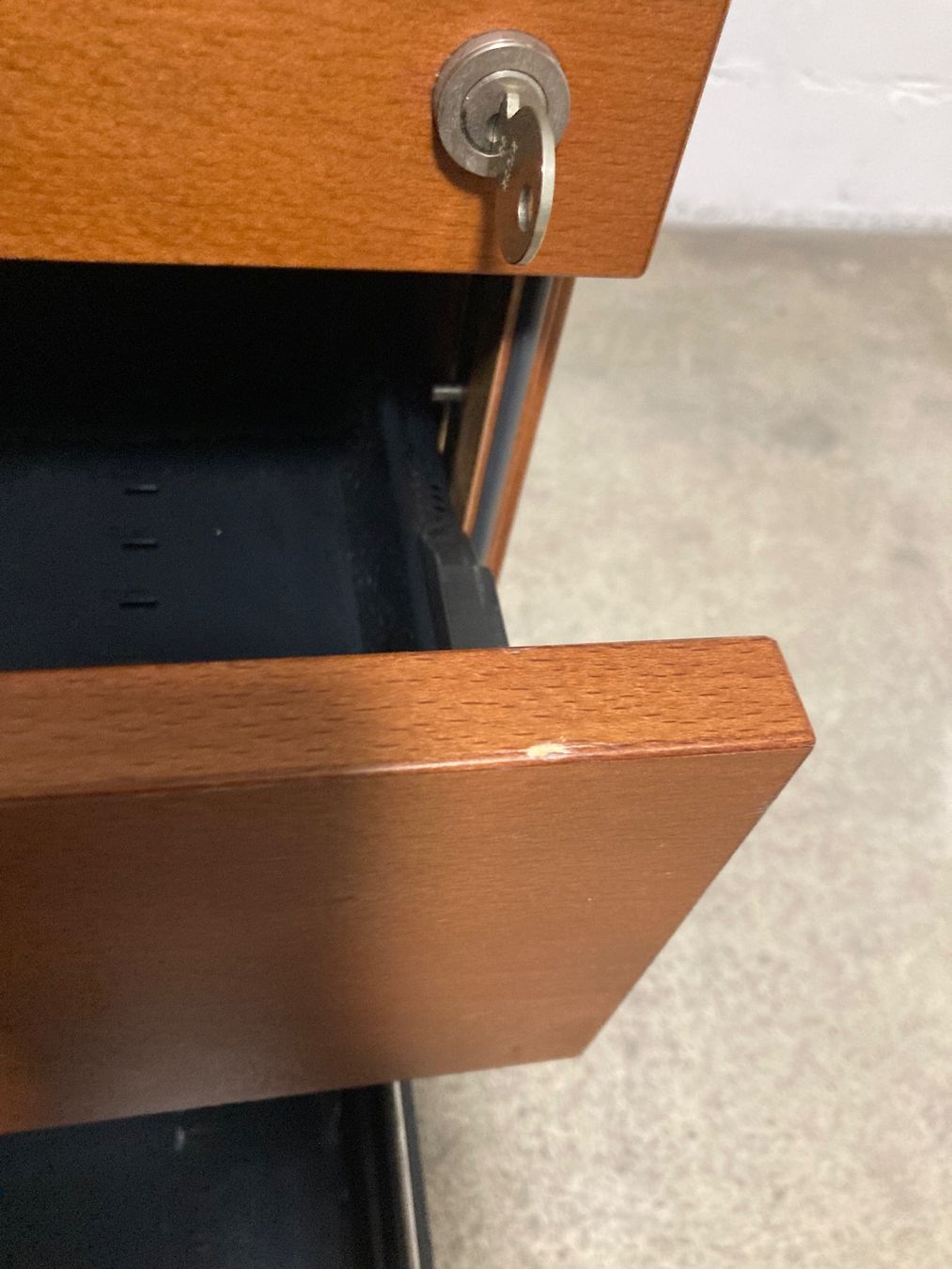 Articoli in legno: Korpus Holz mit Schlüssel – Usato da Winterthur venduto da met_5jlr 5