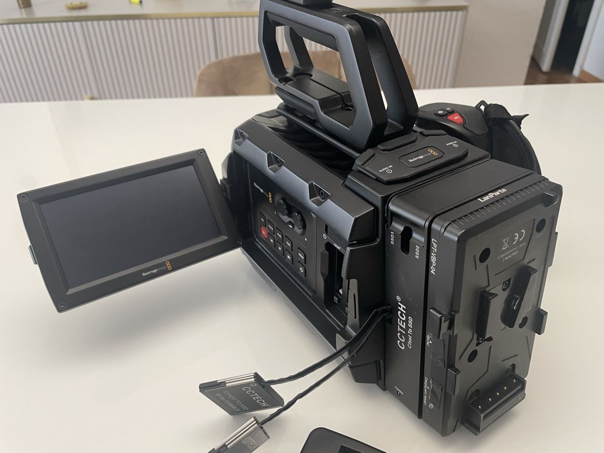 Blackmagic Videocamere: Blackmagic Ursa Mini 4.6k cinema camera black magic – Usato da Bottens venduto da 2Lens 4