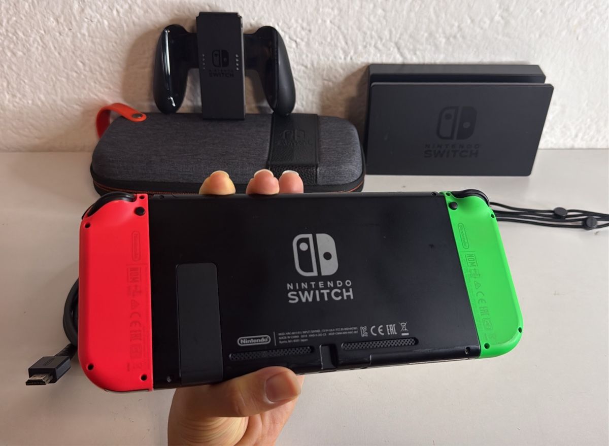 Nintendo Konsolen: Nintendo Switch Console - with everything u need! 🎮 – Gebraucht aus Ehrendingen von bubulence 3
