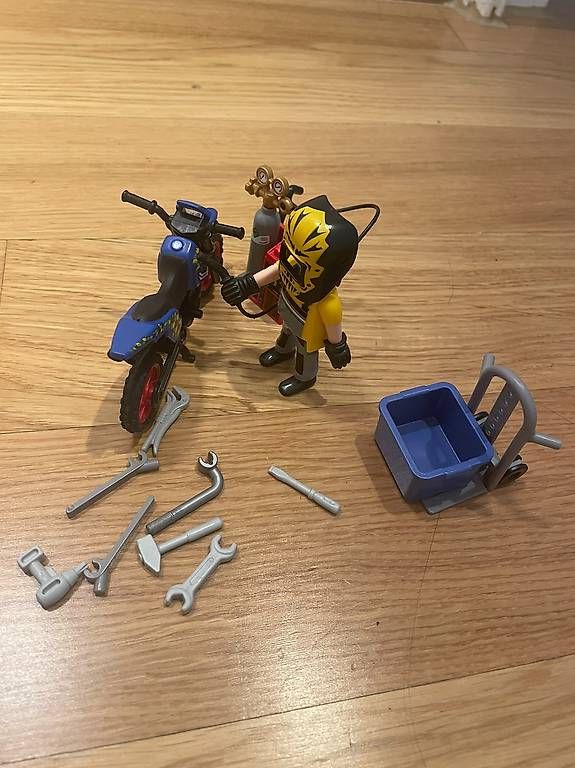 Spielzeuge: Motocross-Stuntshow-Set – Gebraucht aus Unterengstringen von mrs_bambee 1