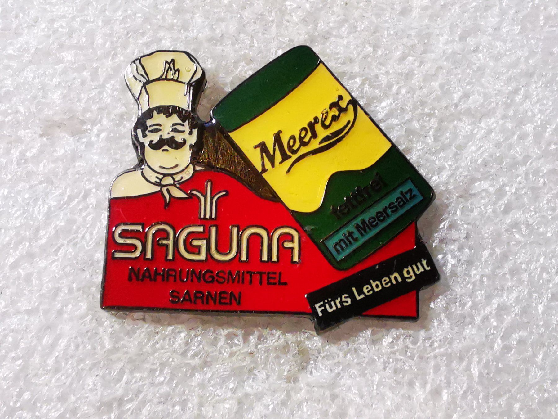 Plaketten & Abzeichen: Ansteckpin 121: Saguna – Gebraucht aus Oppligen von Pin-Fall-Shop