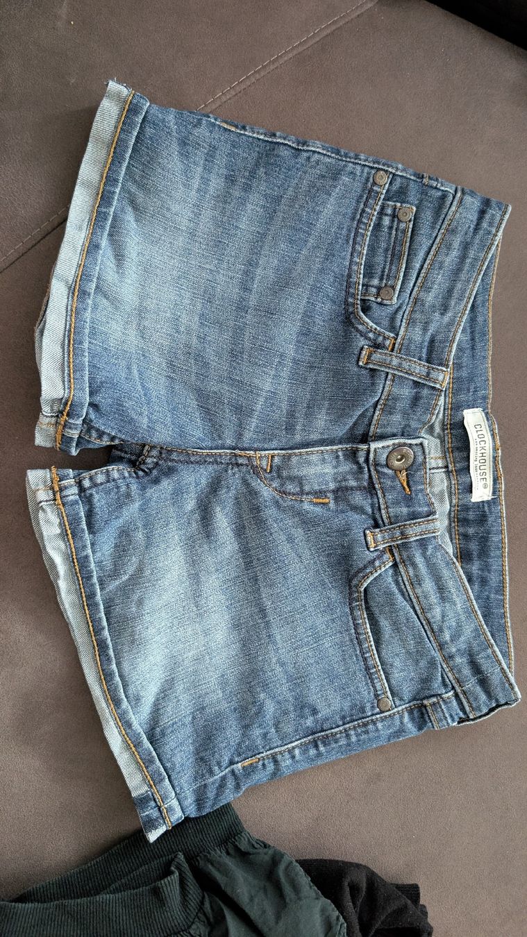 Jeans: Jeans Shorts – Gebraucht aus Landquart von raa_g5ms