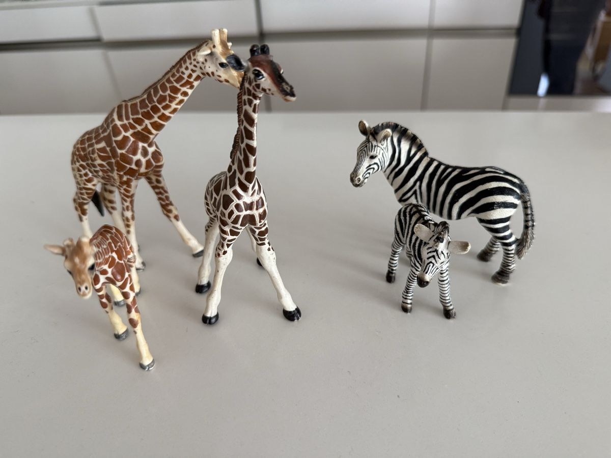 Schleich Giocattoli: 3 Giraffen 2 Zebra Schleich – Usato da Zürich venduto da Mothai 1