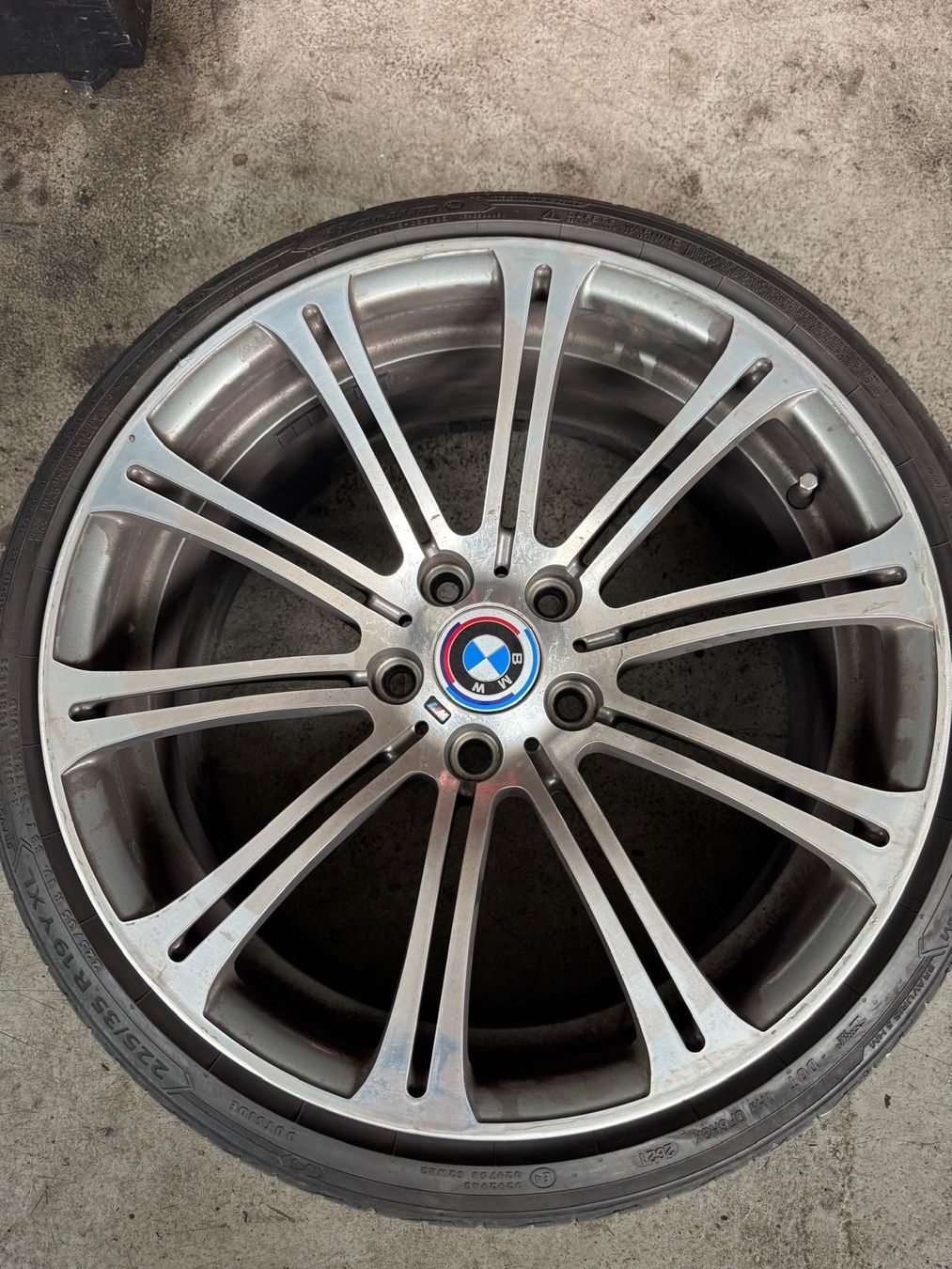 BMW Jantes: BMW E90 Kopletträder 225/35/19 – D'occasion à Eschen par kingkong010