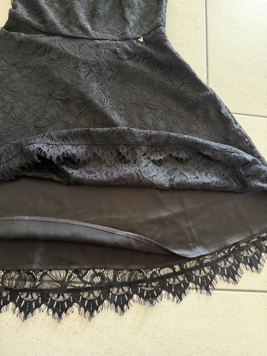 Guess Kleider: GUESS Spitzenkleid – Gebraucht aus Holzhäusern ZG von Selinnnnn1 2
