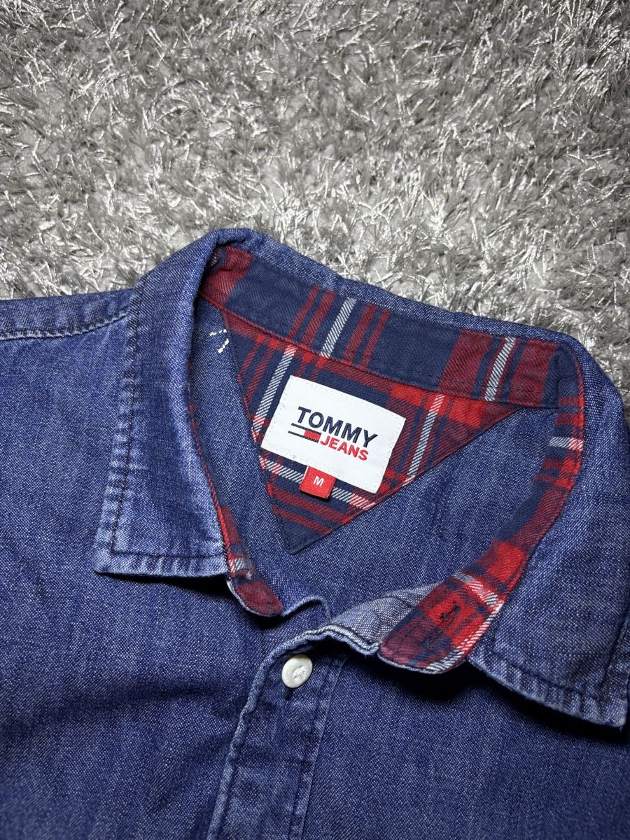 Tommy Hilfiger Chemises: Tommy Jeans Men's Denim Shirt  – D'occasion à Brislach par edu_t6pq 4