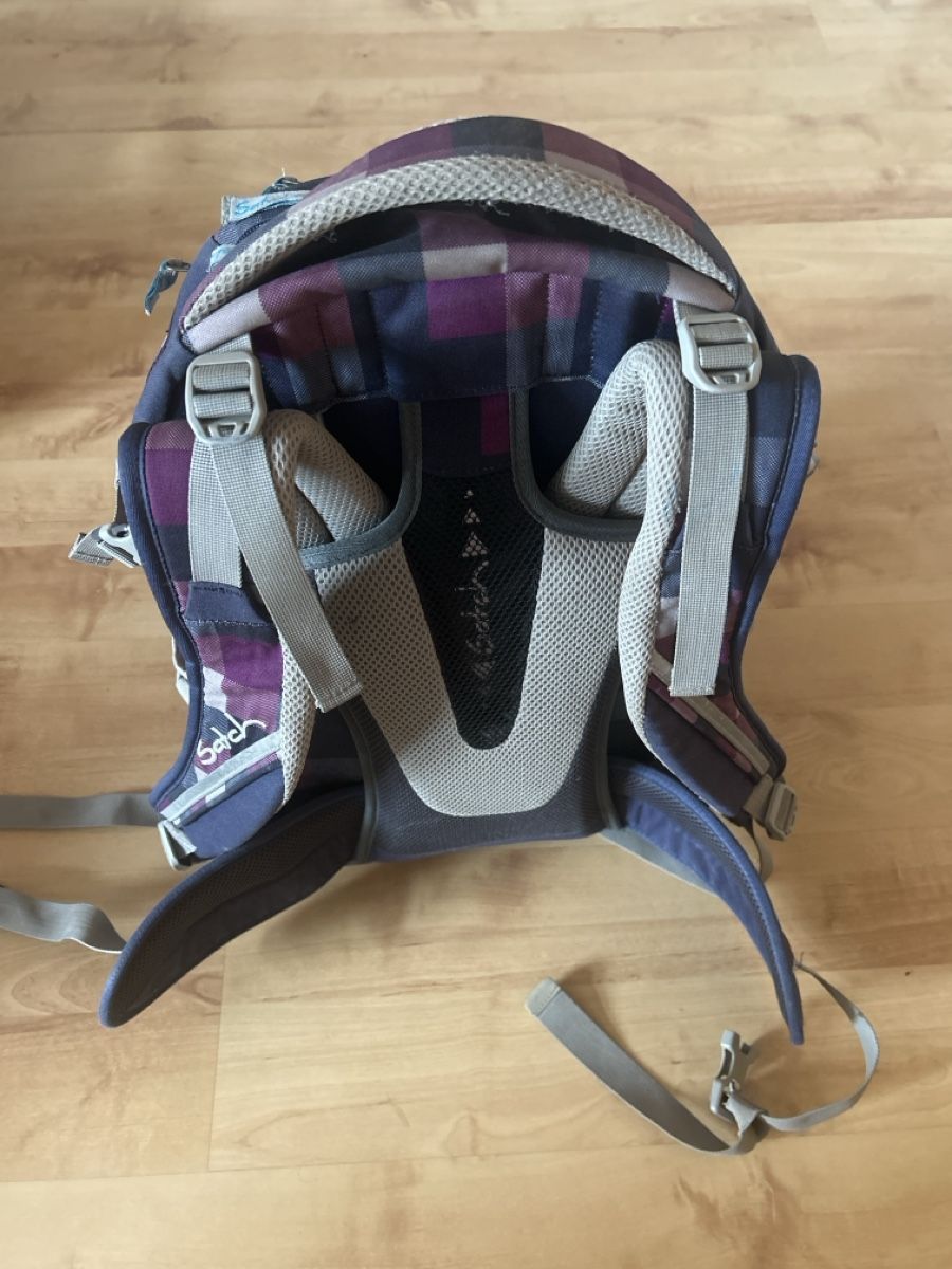 Satch Borse & Zaini: Schulrucksack Satch kariert lila blau – Usato da Dättlikon venduto da Sesseli007 1