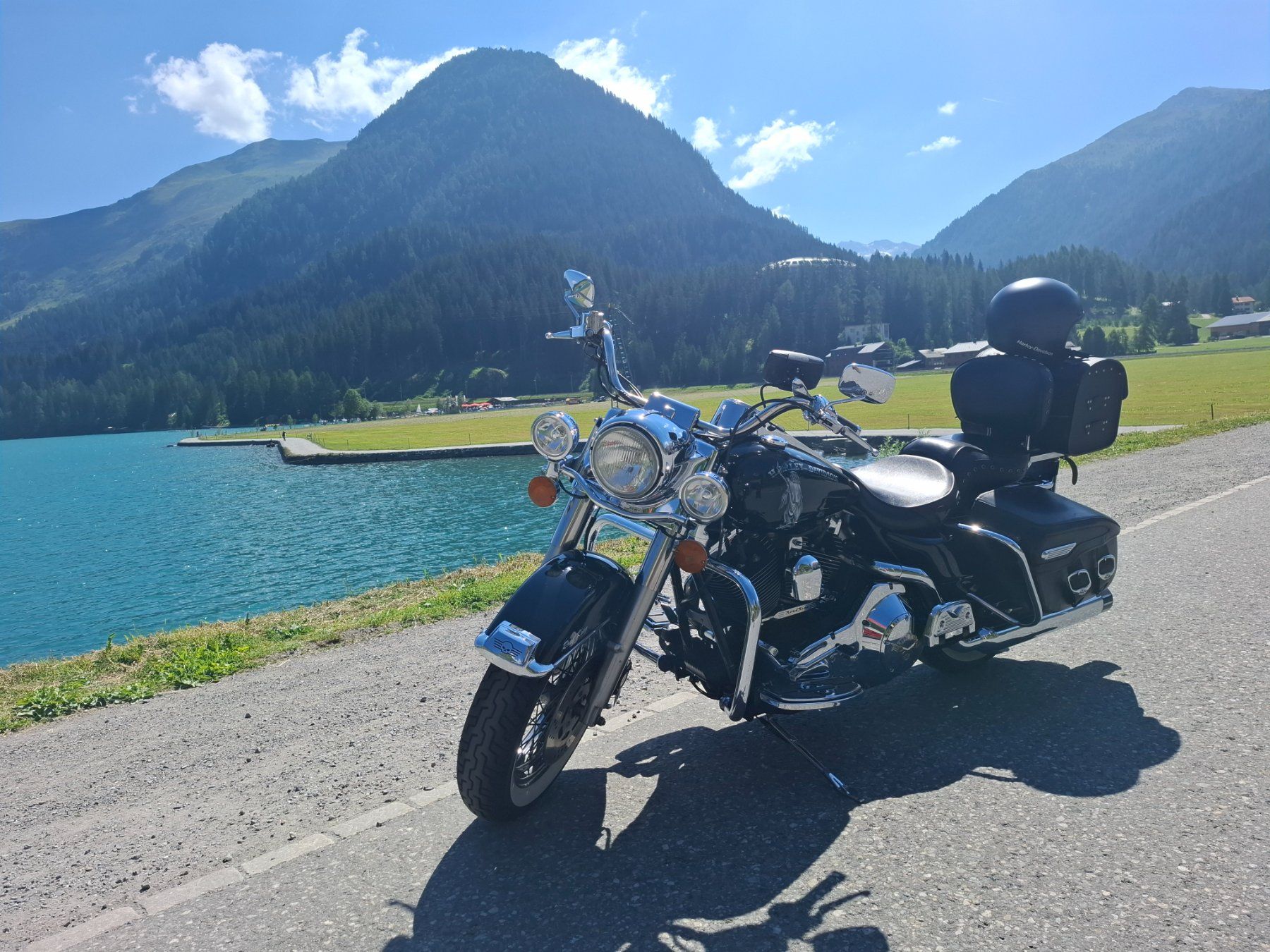 Harley-Davidson Touring: Motorrad Harley-Davidson Road King schwarz gebraucht – D'occasion à Rheineck par mustang1959