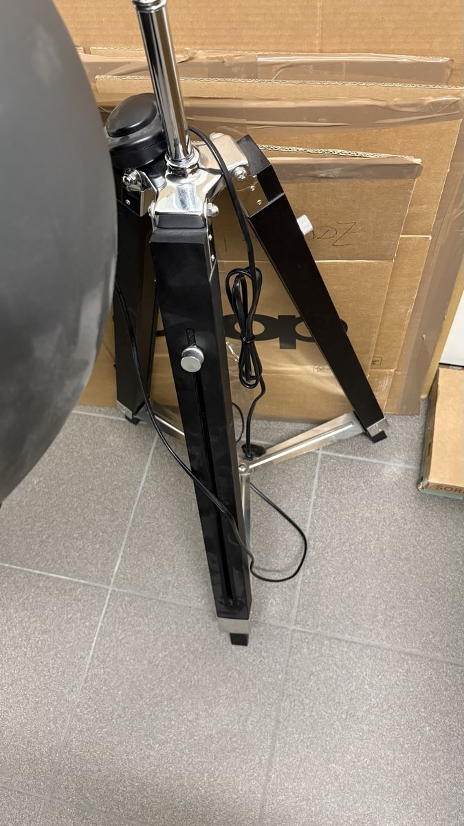 Lampade: Lampe Gold, höhenverstellbar – Usato da Schübelbach venduto da sel_hr5w 1