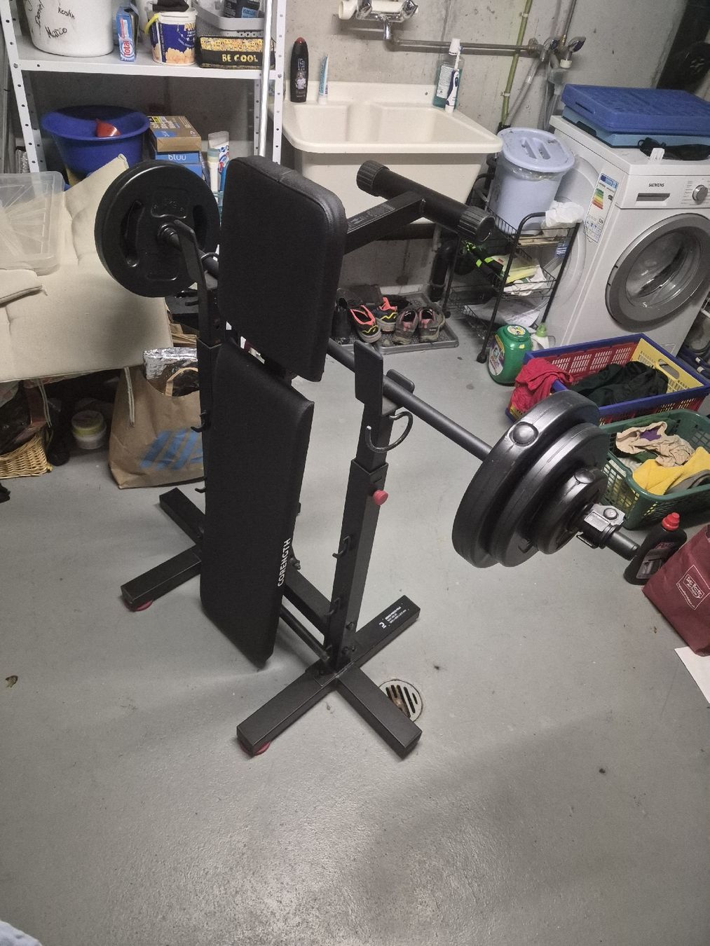 Decathlon Hometrainer: Hantelbank mit Langhantel – Gebraucht aus Ettingen von ActionFiguren 2