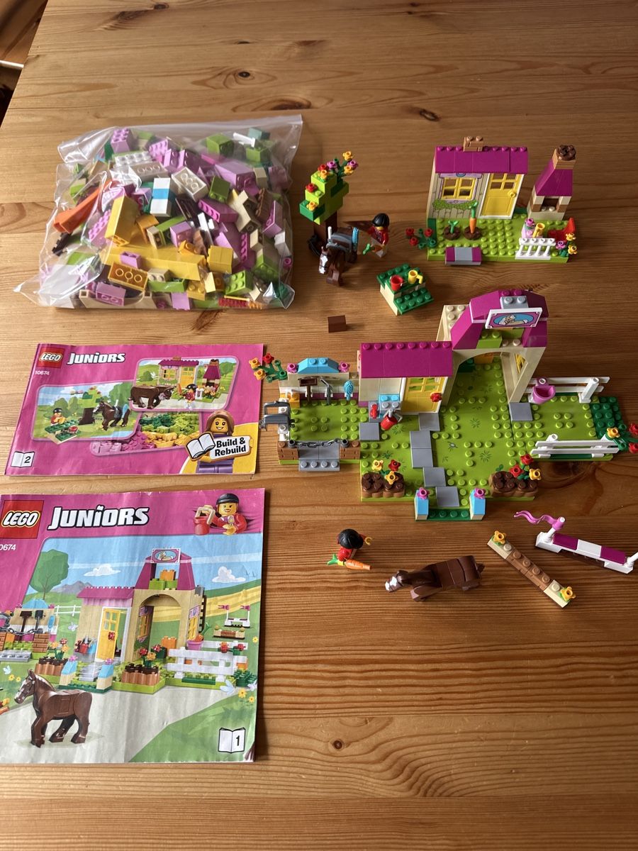 Lego Spielzeuge: Lego Juniors Ponyfarm - 2 Sets – Gebraucht aus Windisch von tante_emma_sein