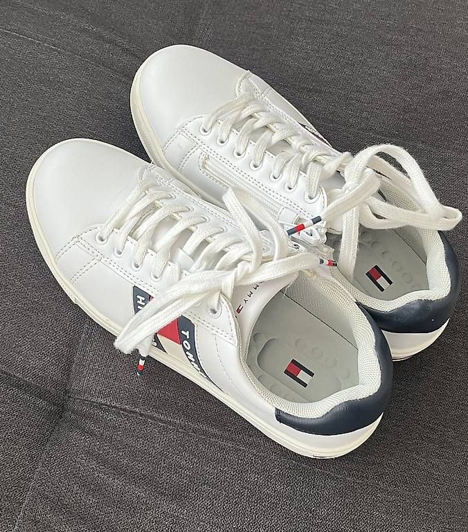 Scarpe da donna: Tommy Hilfiger sneakers  – Usato da Wauwil venduto da jov_5xfr 2