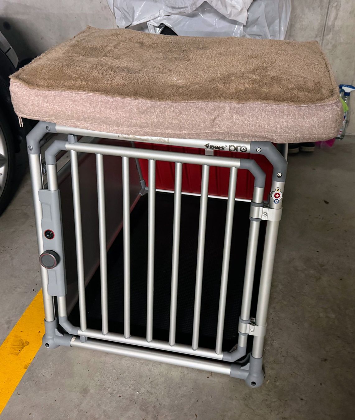 4pets Cages, transport & sécurité: 4Pets Dogbox Pro 3 Size L Hundebox – D'occasion à Mönchaltorf par syos16