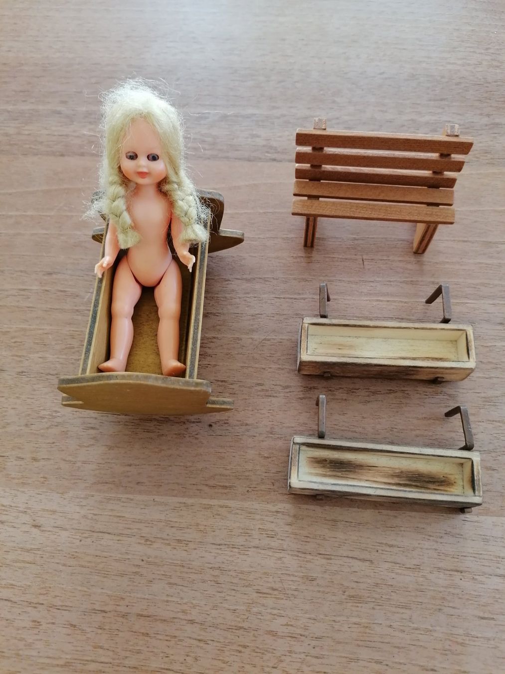 Case e mobili per bambole: Alte Puppenhausmöbel Retro – Usato da Schötz venduto da Gisre 9
