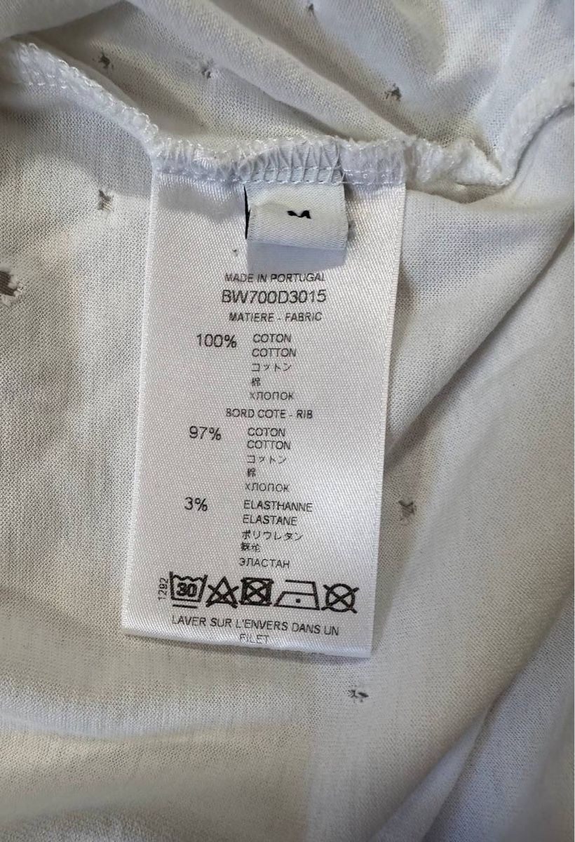 Givenchy T-shirts: Givenchy Paris Tshirt – D'occasion à Pfäffikon ZH par Nataliia. 1