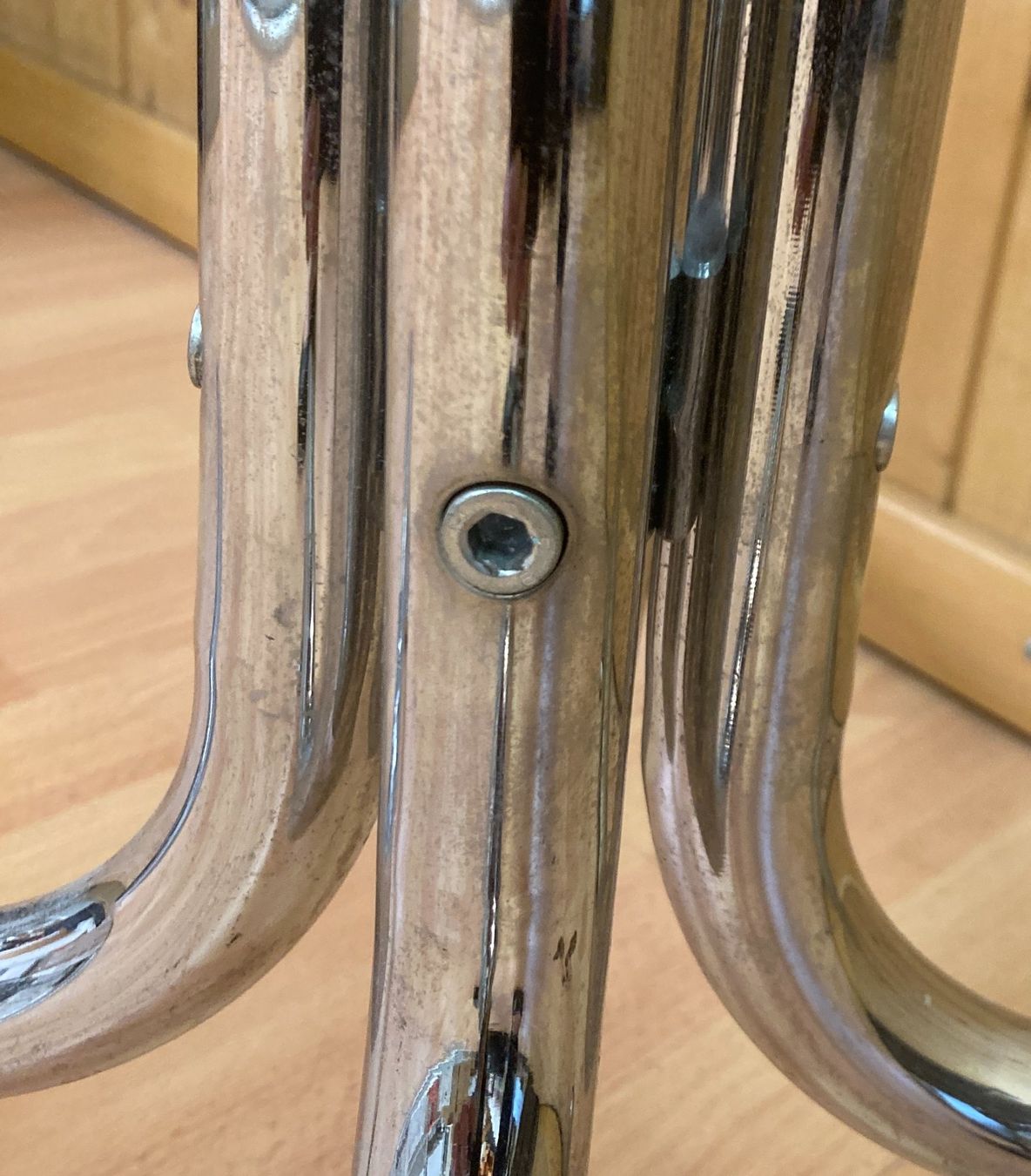 Porte manteau: Kleiderständer 4-Arm, Chromstahl – D'occasion à Langnau i. E. par flexibus77 4