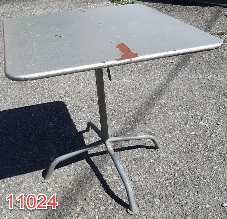 Tavoli: Gartentisch, klappbar, 70 x 70 – Usato da Triesenberg venduto da Lagi1957