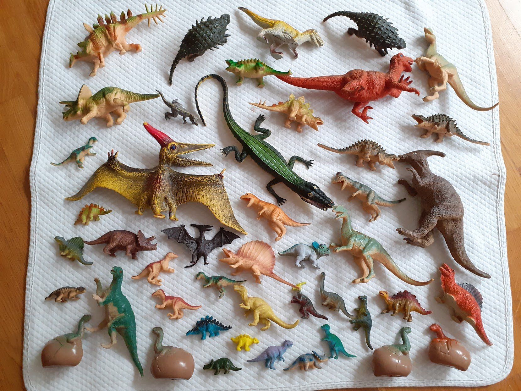 Giocattoli: 45 Stk. Dinosaurier – Usato da Dübendorf venduto da Fip05