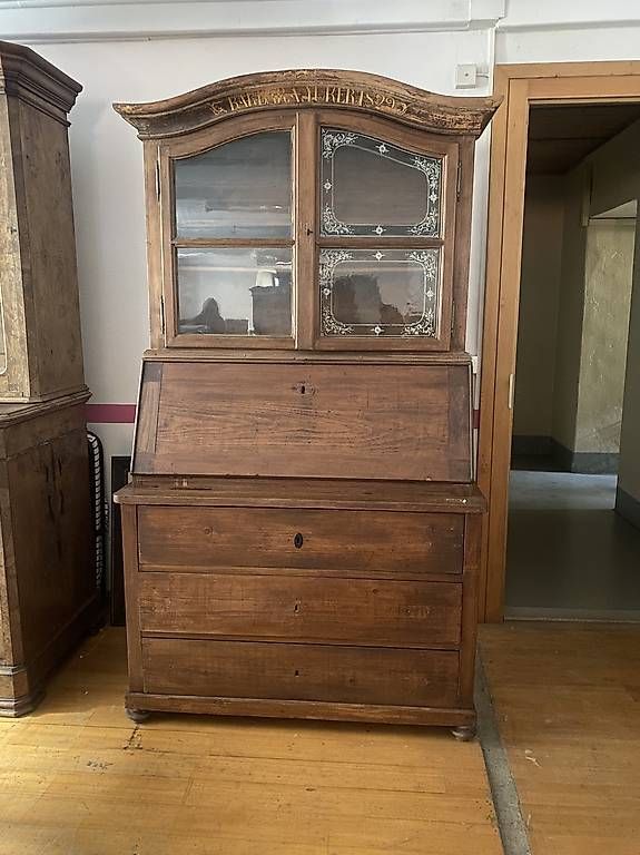 Credenze: Mobile antico in legno  – Usato da Muzzano venduto da lod_vw2v