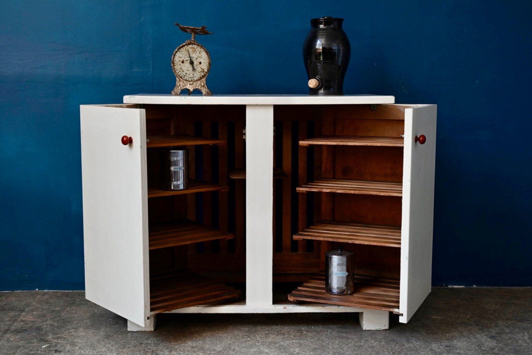 Buffets: Commode rétro à clayettes Art Déco bois peint – D'occasion à COLMAR par Sophiebellelurette 1