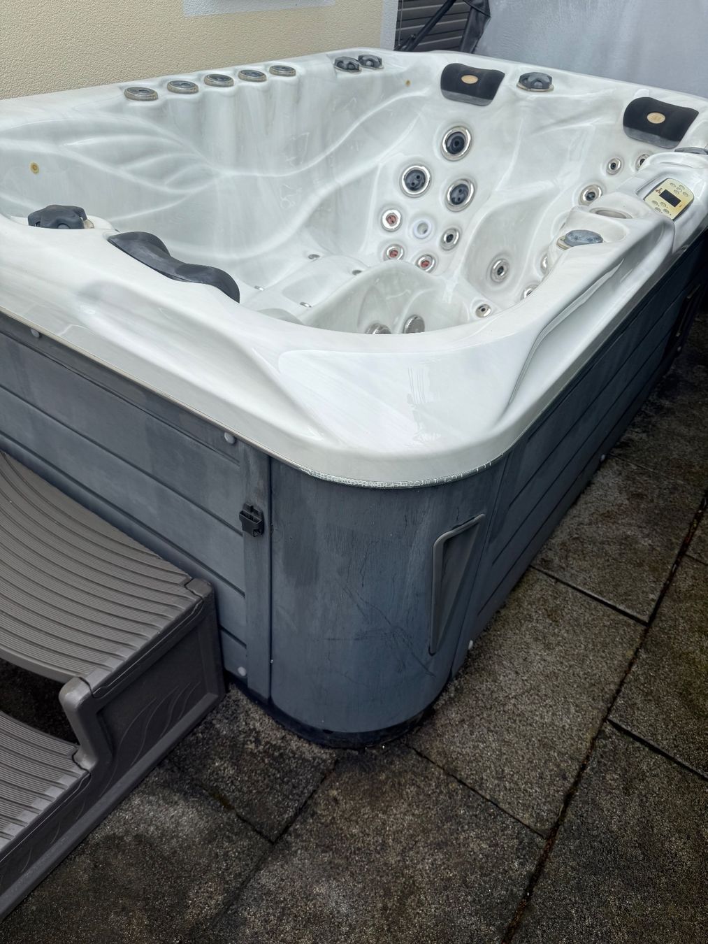Bains à remous: Whirlpool Dallas Platin Version 3er – D'occasion à Buchrain par Air-Maxx 3