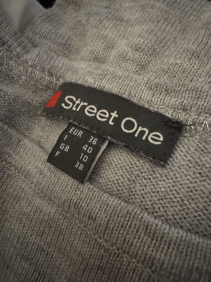 Maglioni & Felpe: Street One Shirt/Pulli, Grau mit Chiffon, Gr. 36 – Nuovo (secondo la descrizione) da Frick venduto da Cirilla 2